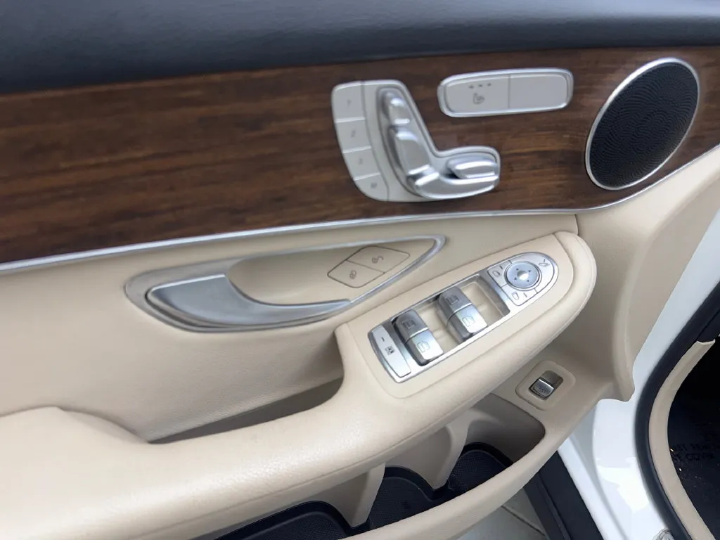 Mercedes-Benz GLC photo 32