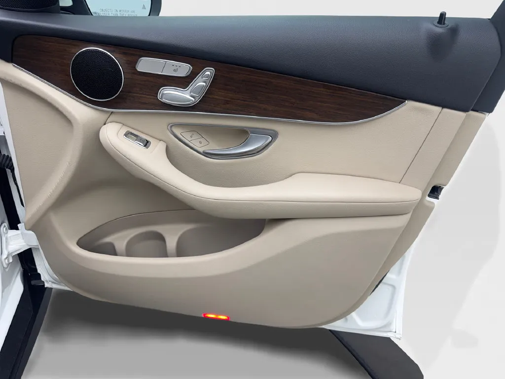 Mercedes-Benz GLC photo 47