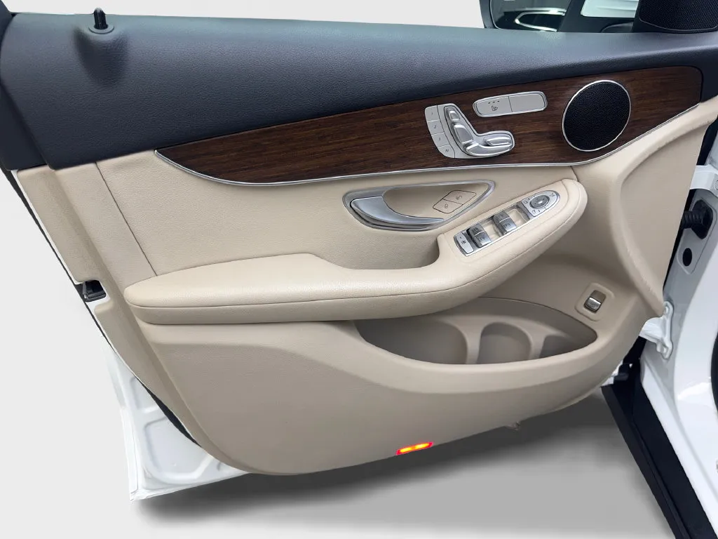 Mercedes-Benz GLC photo 30