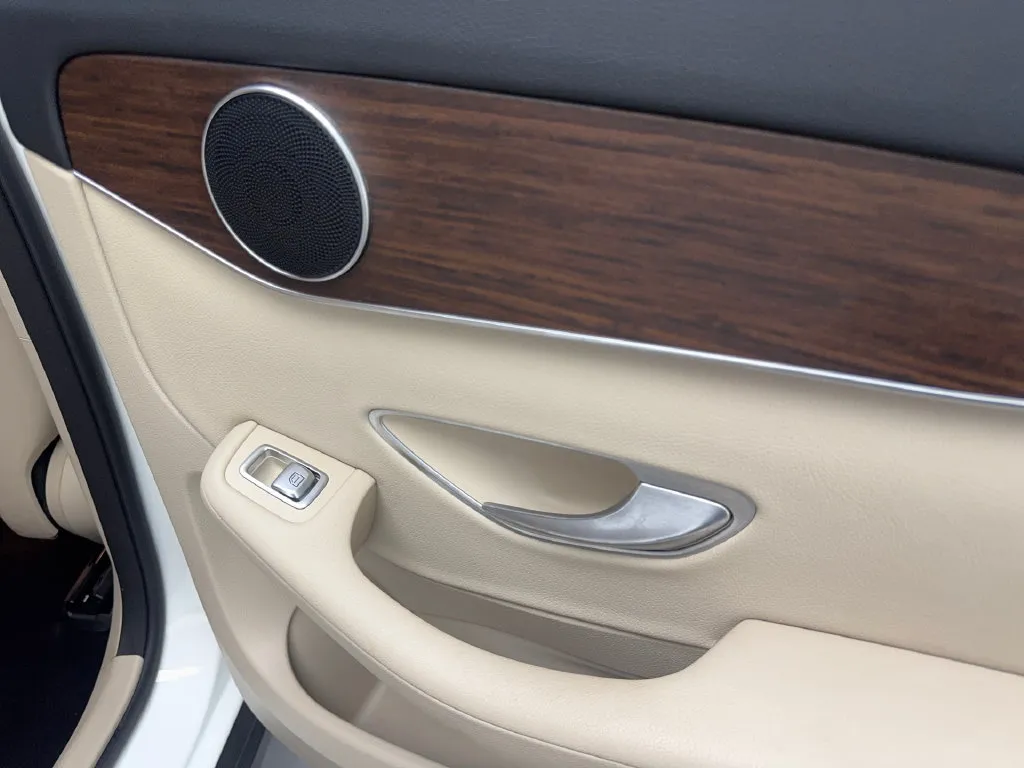 Mercedes-Benz GLC photo 43