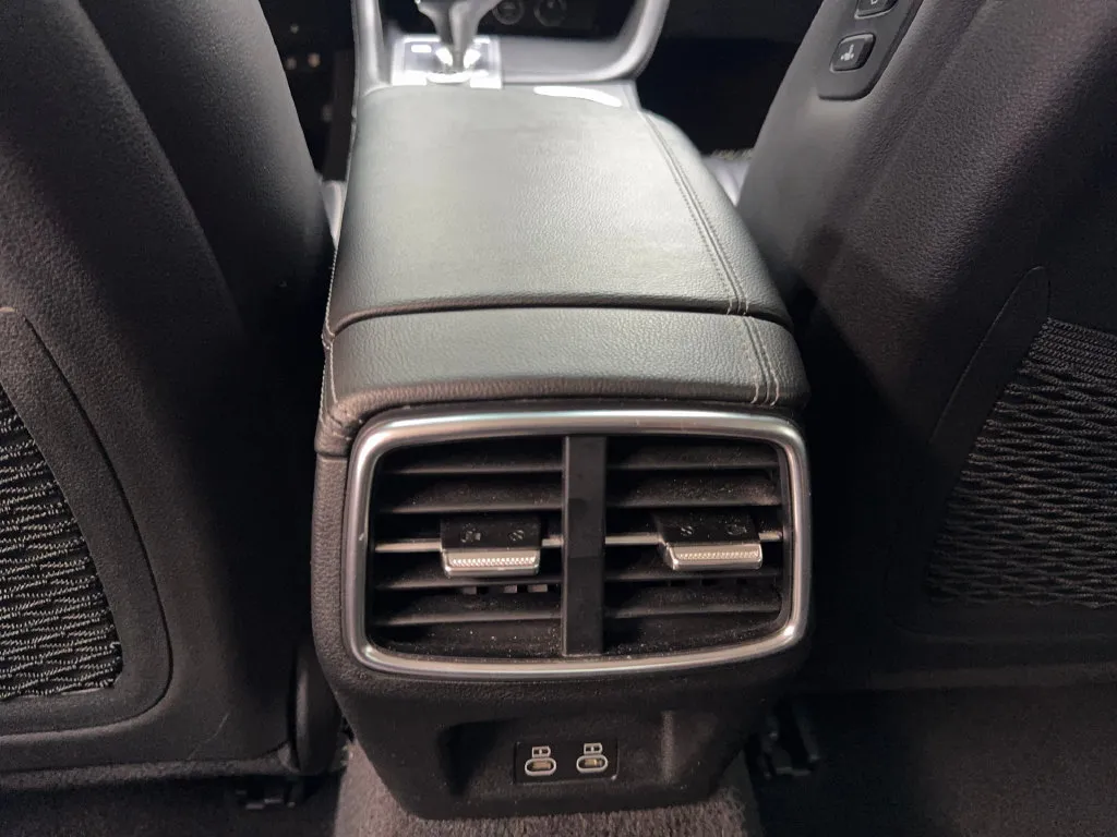 Genesis G70 photo 73