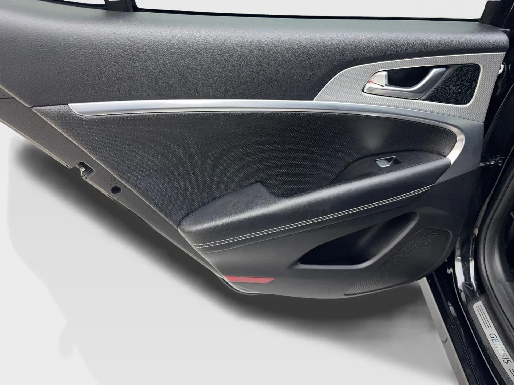 Genesis G70 photo 39