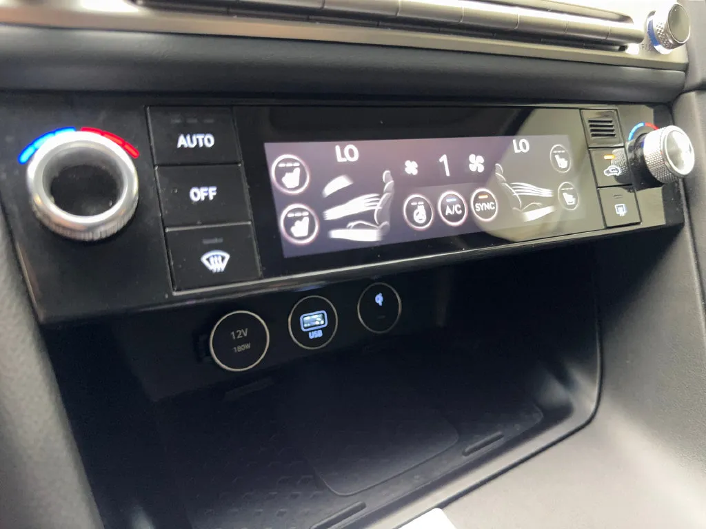 Genesis G70 photo 69