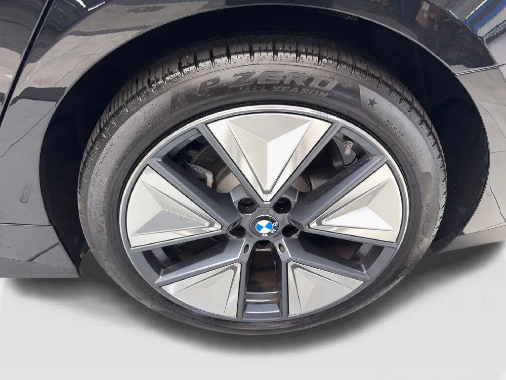 BMW i4 photo 89