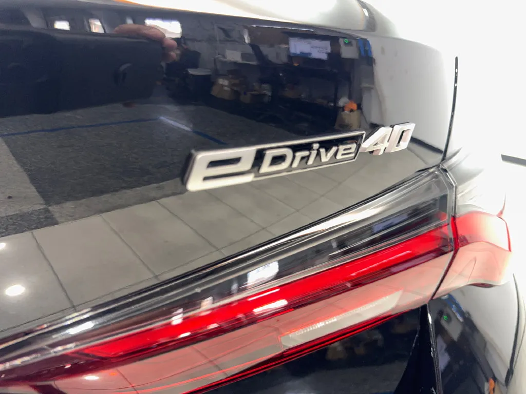 BMW i4 photo 26
