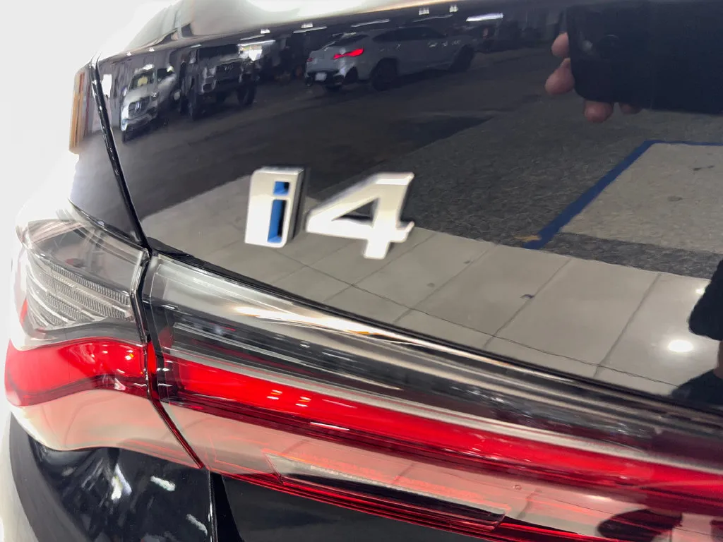BMW i4 photo 25