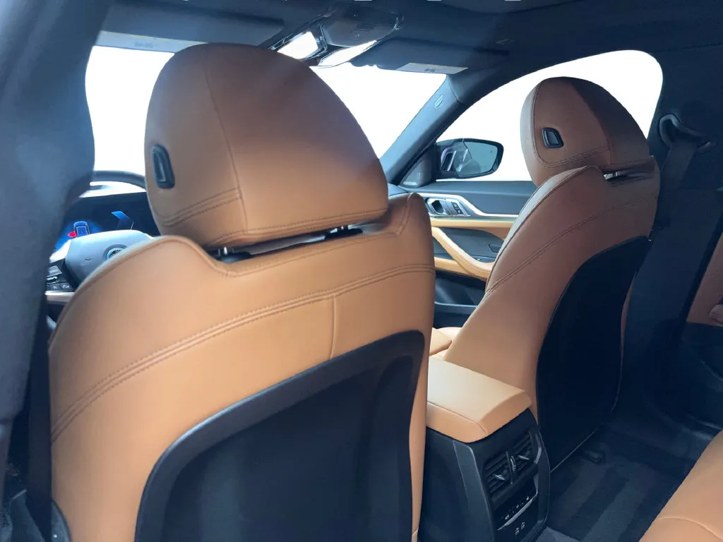 BMW i4 photo 39