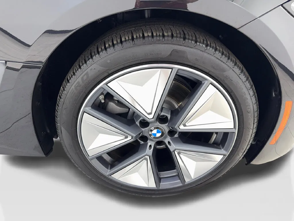 BMW i4 photo 87