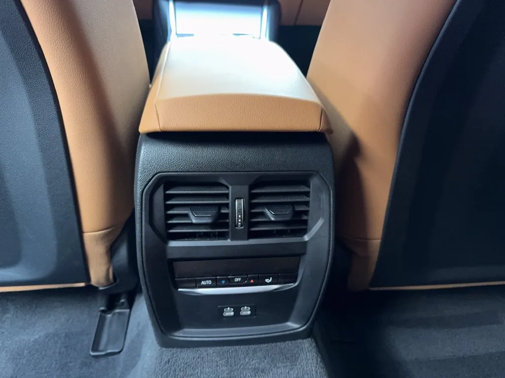 BMW i4 photo 74