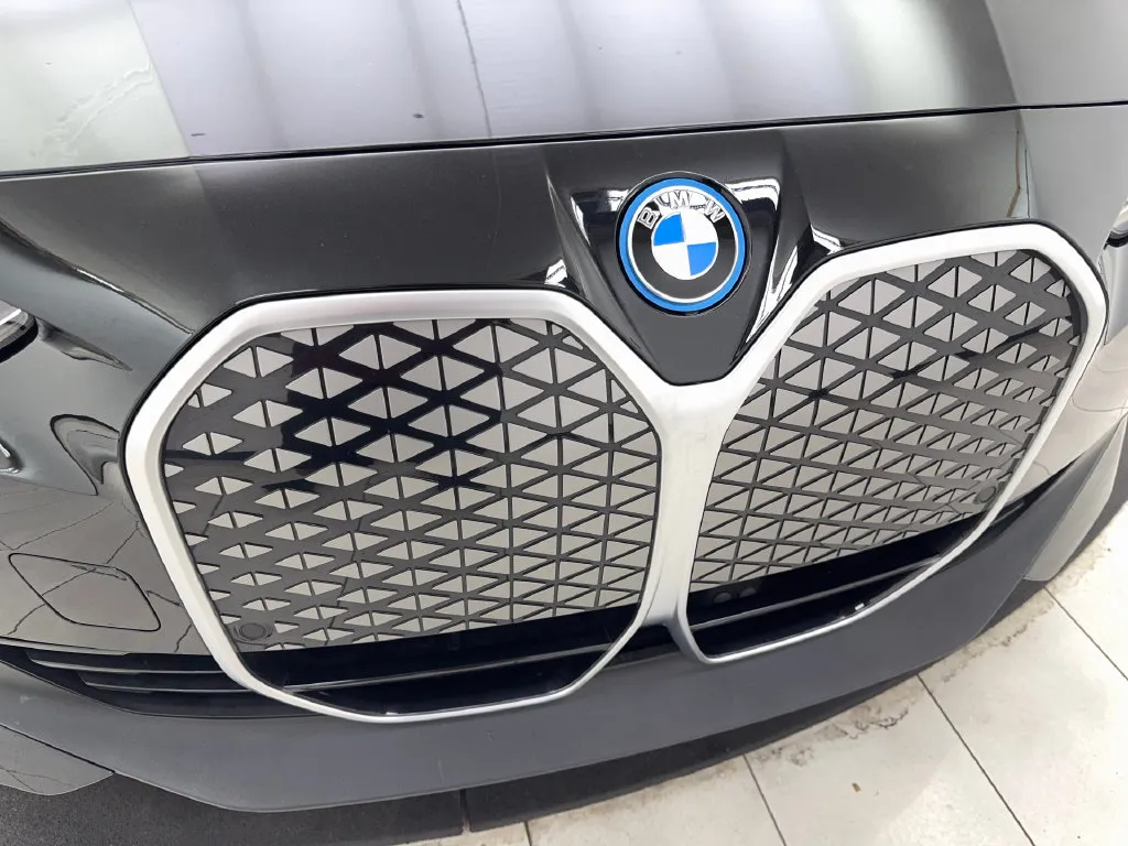 BMW i4 photo 28