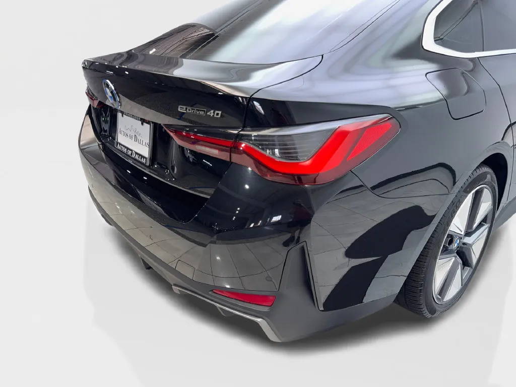BMW i4 photo 20