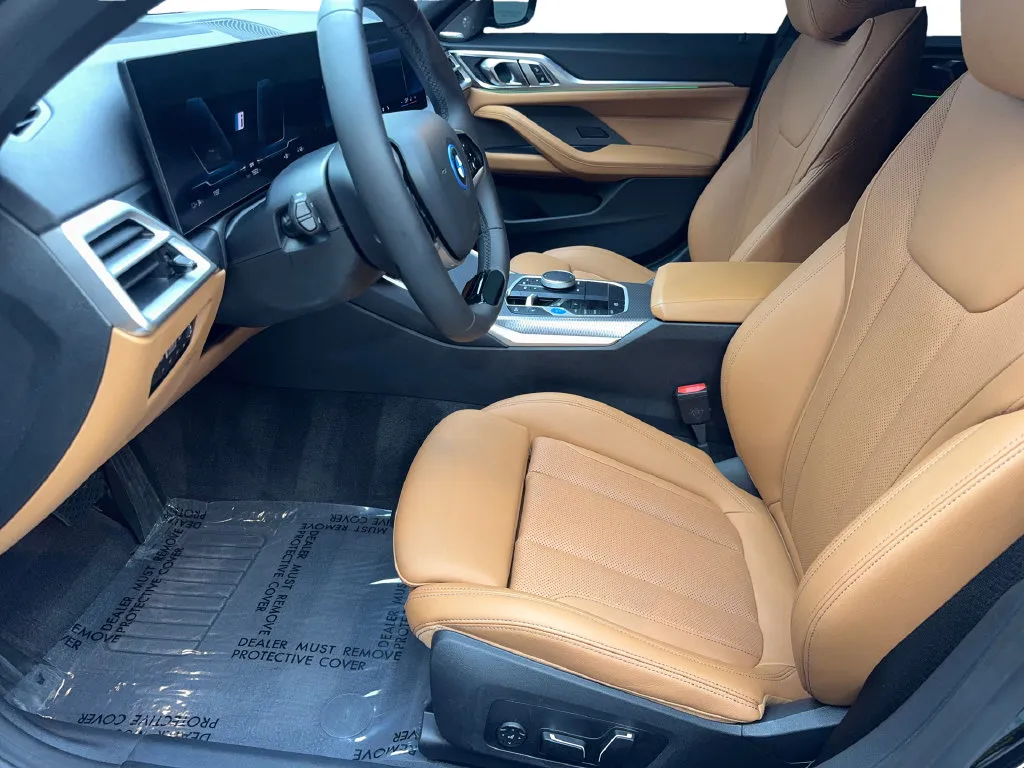 BMW i4 photo 29