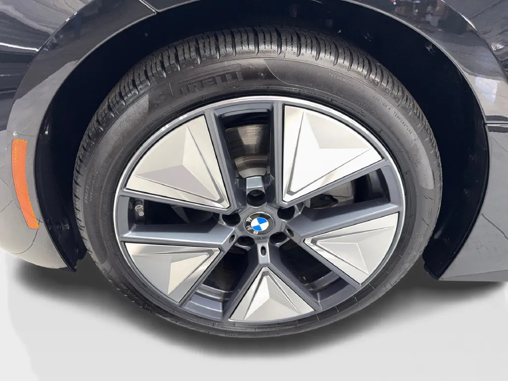 BMW i4 photo 90
