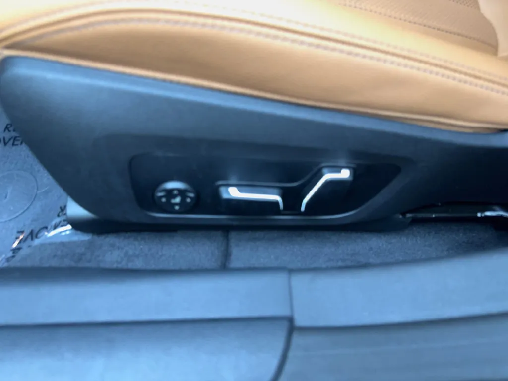 BMW i4 photo 33
