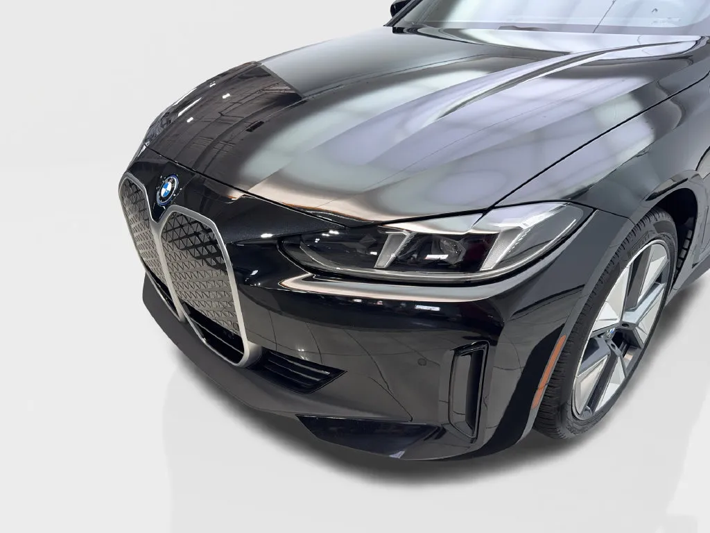 BMW i4 photo 18