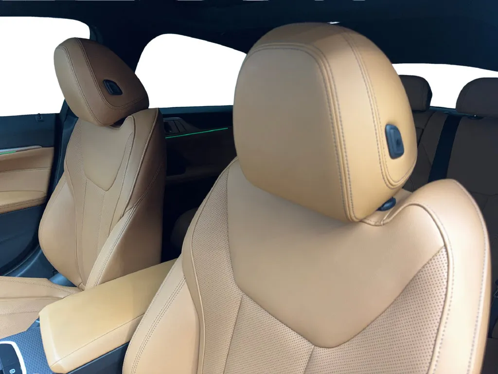 BMW i4 photo 30