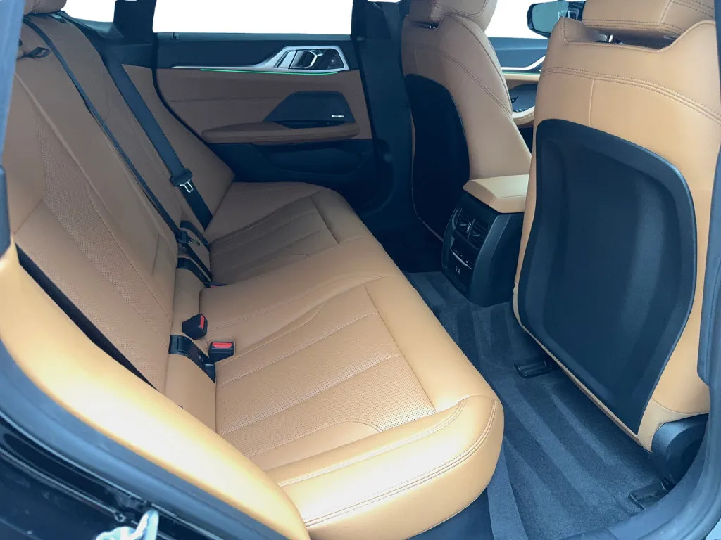 BMW i4 photo 42