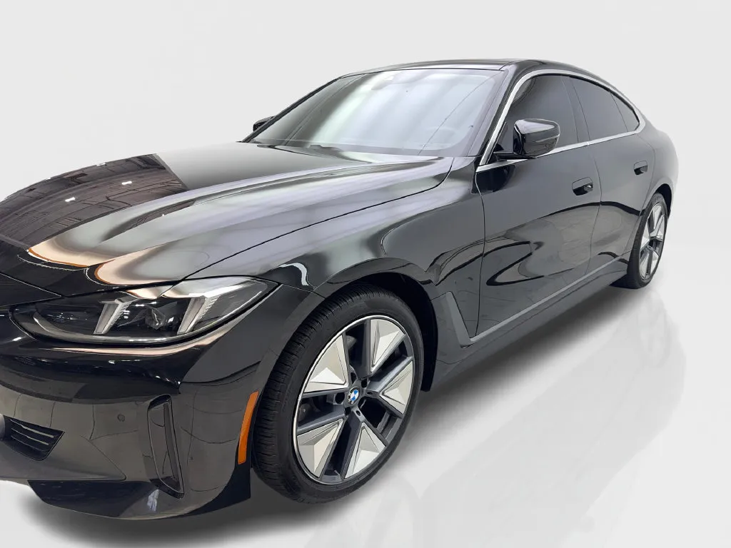 BMW i4 photo 12