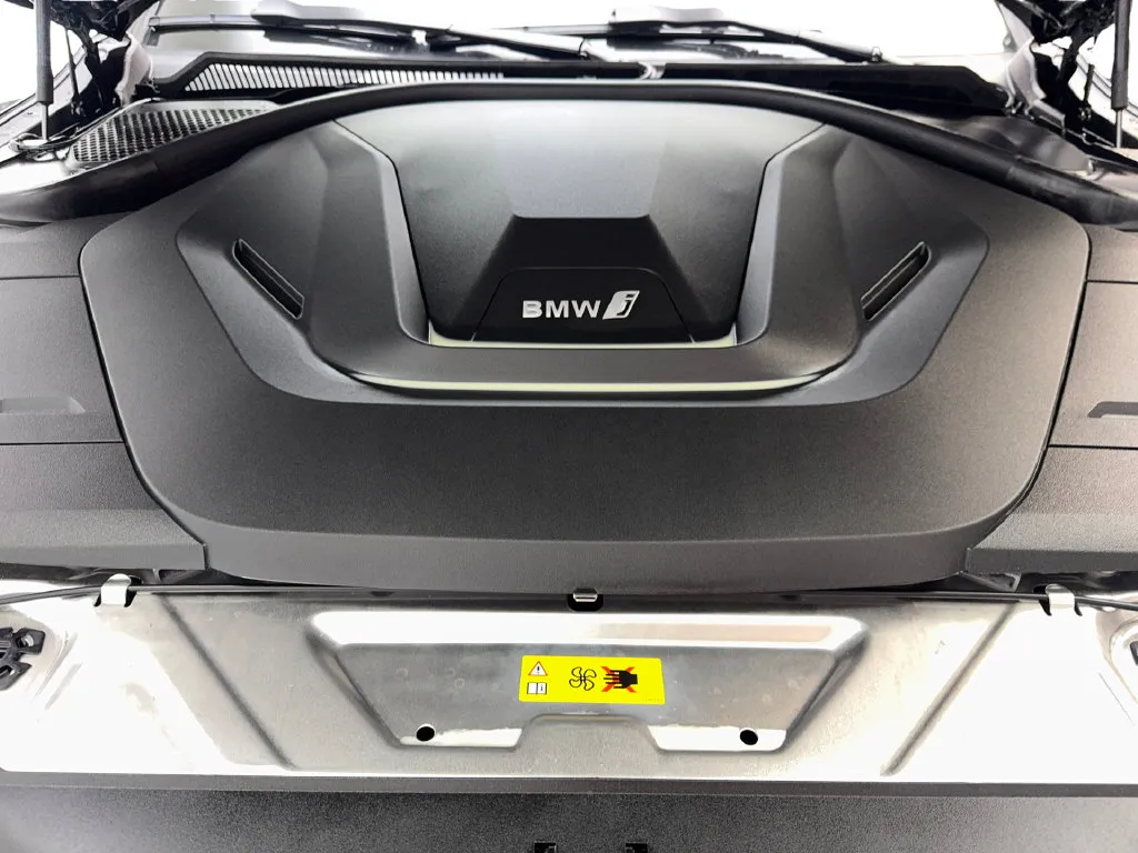 BMW i4 photo 79