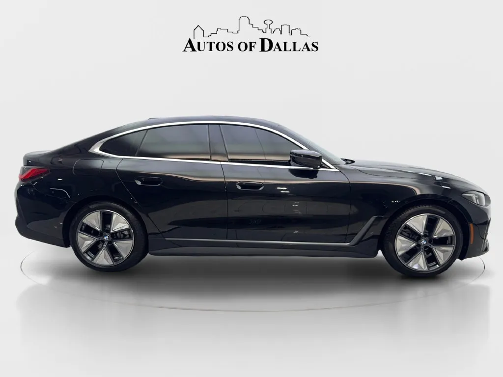 BMW i4 photo 11