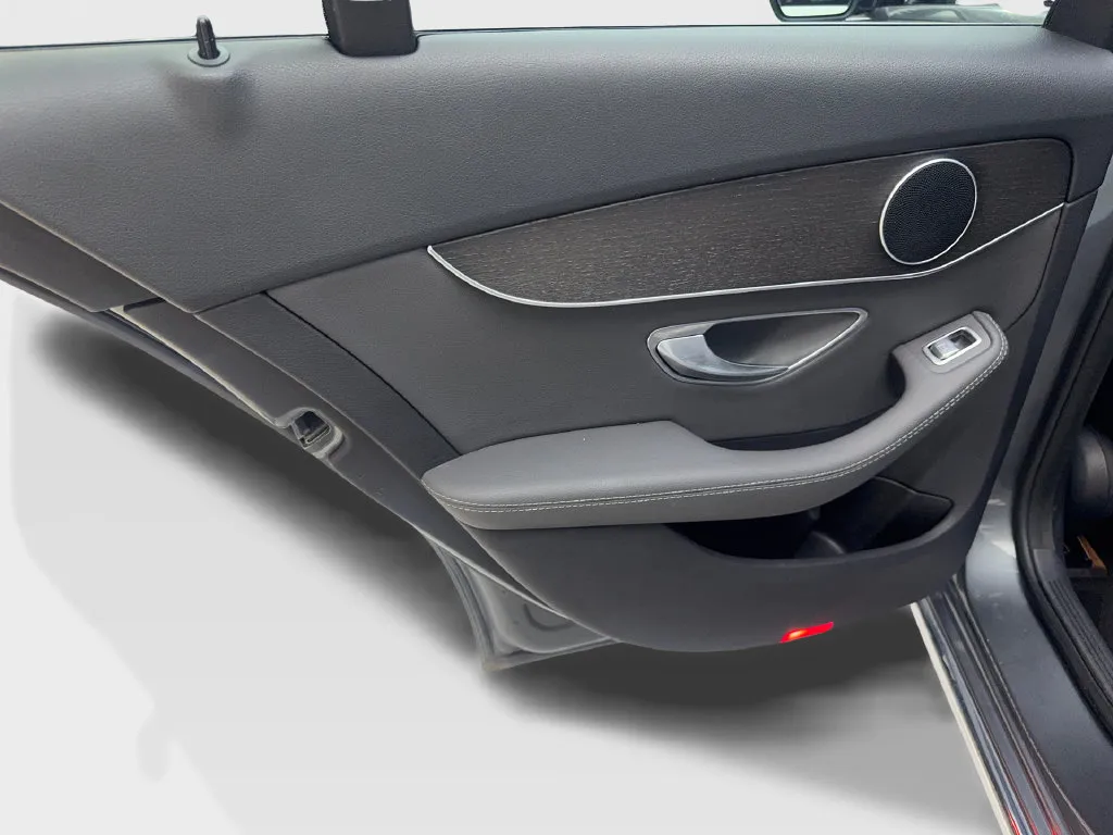 Mercedes-Benz C-Class photo 36