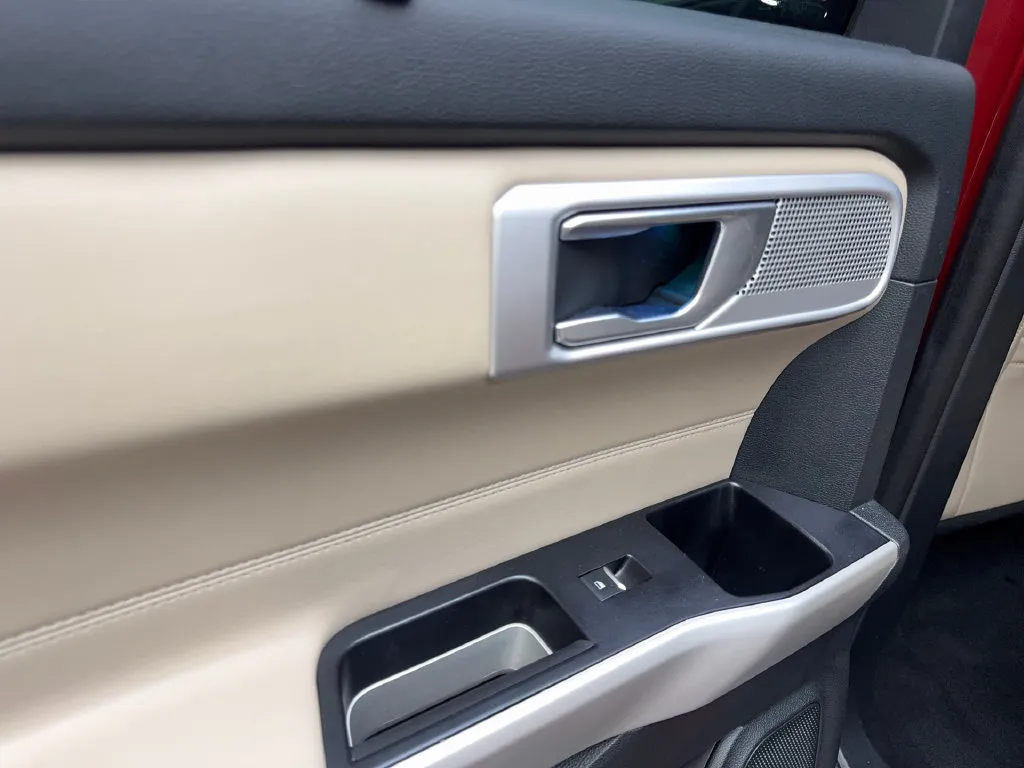 Ford Explorer photo 41