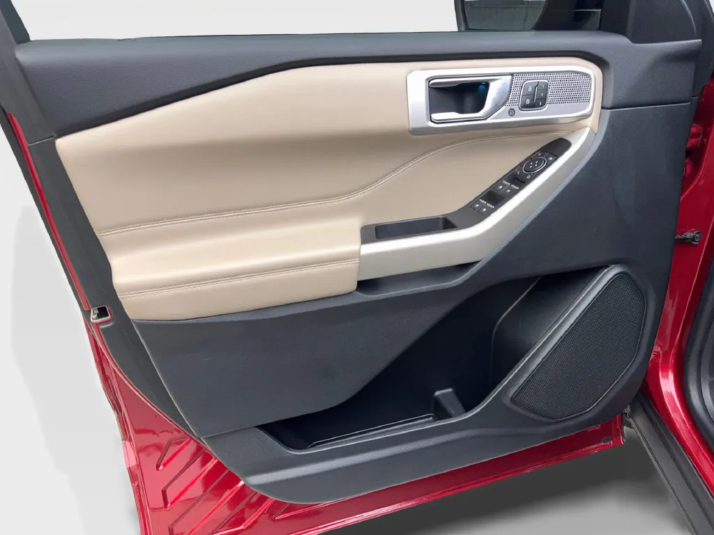 Ford Explorer photo 34