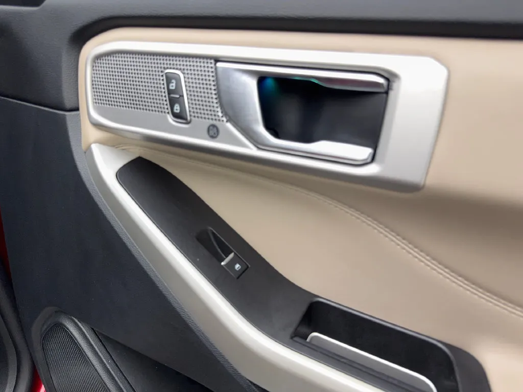 Ford Explorer photo 56