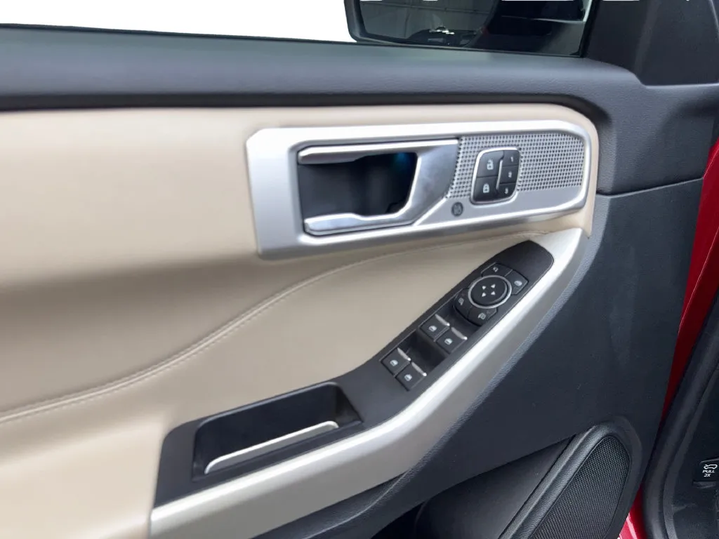 Ford Explorer photo 35