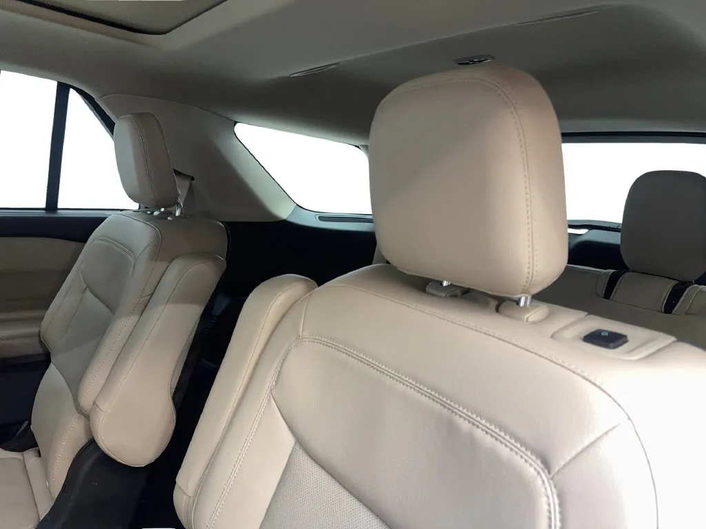 Ford Explorer photo 37