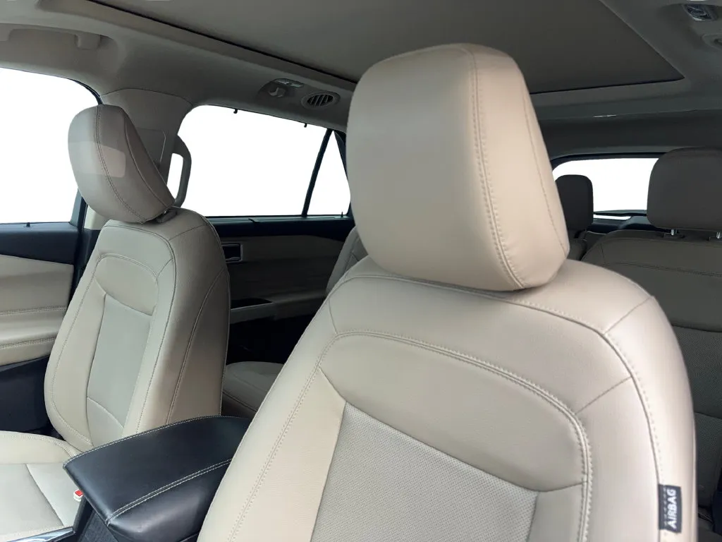 Ford Explorer photo 30