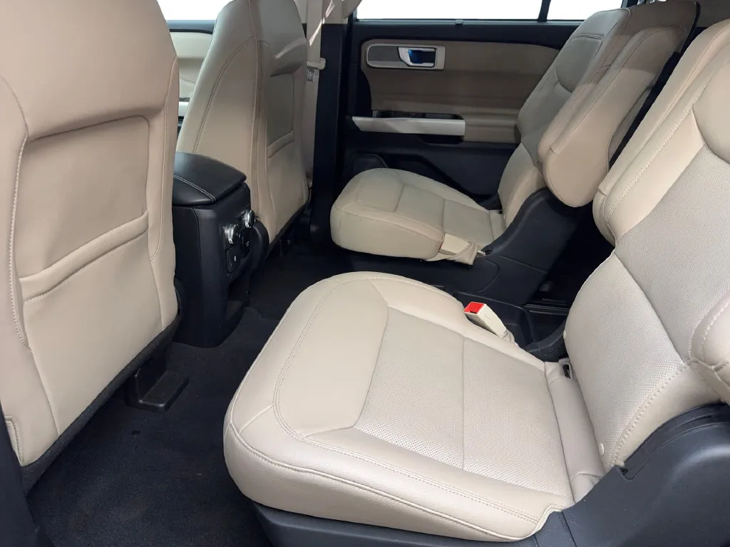 Ford Explorer photo 36