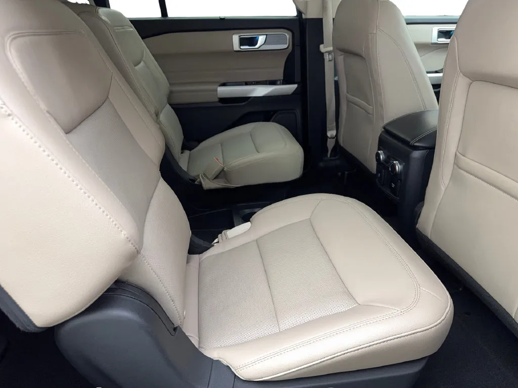 Ford Explorer photo 46