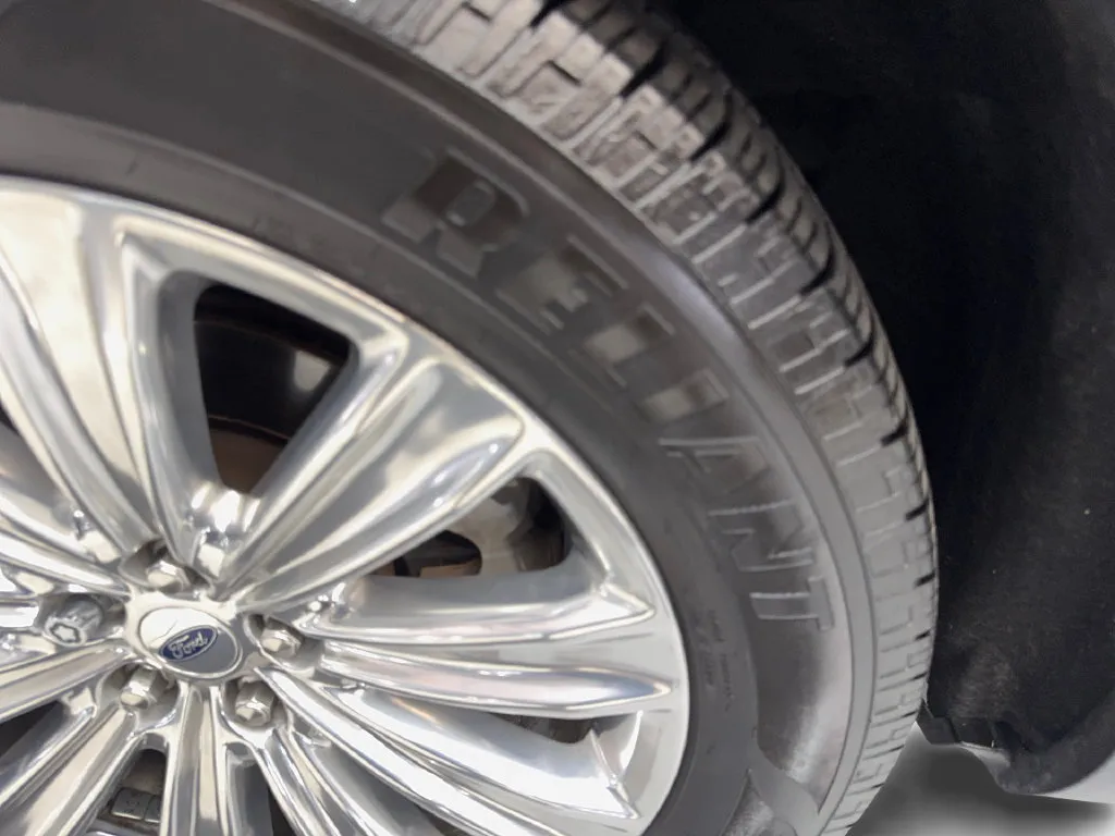 Ford Explorer photo 95