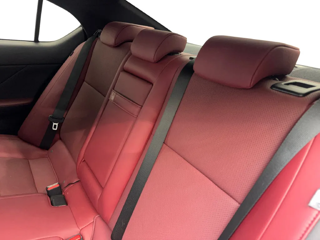 Lexus IS photo 36