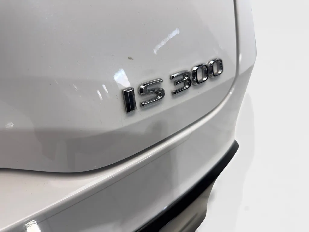 Lexus IS photo 25