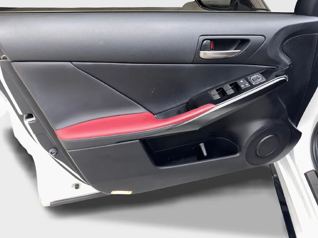 Lexus IS photo 33