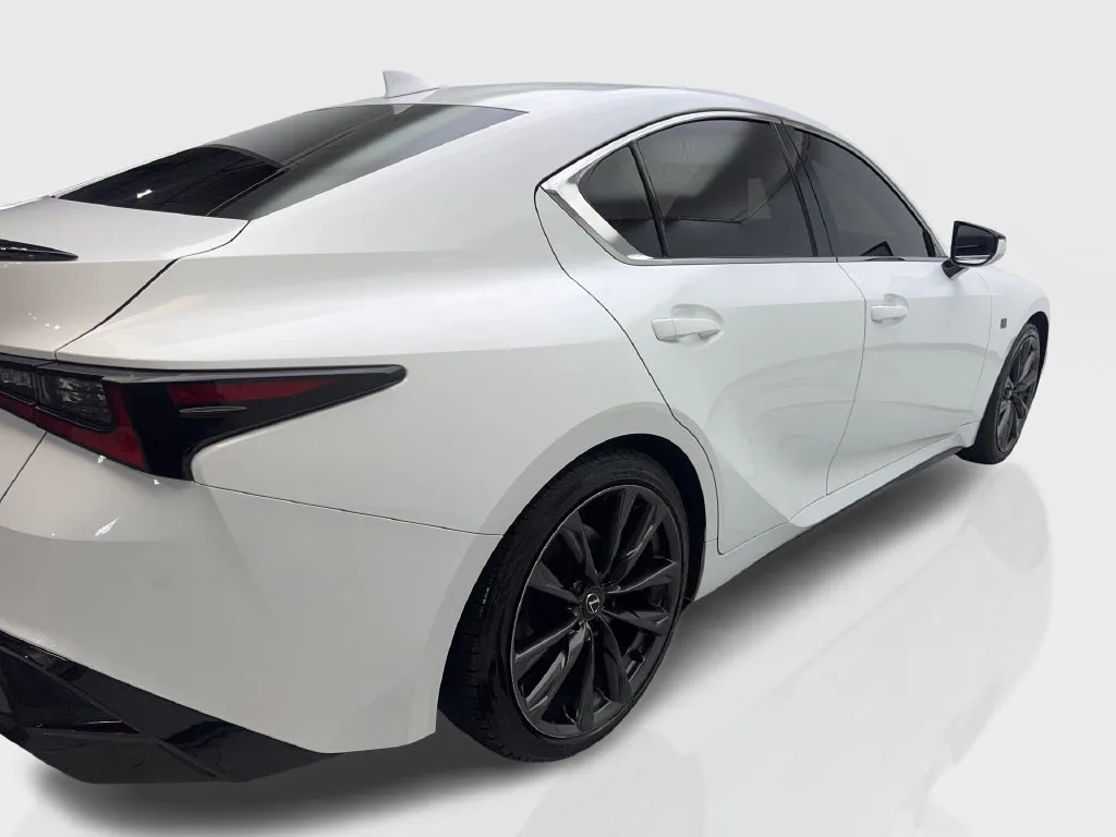 Lexus IS photo 15