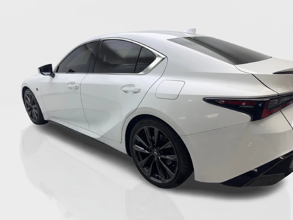 Lexus IS photo 16