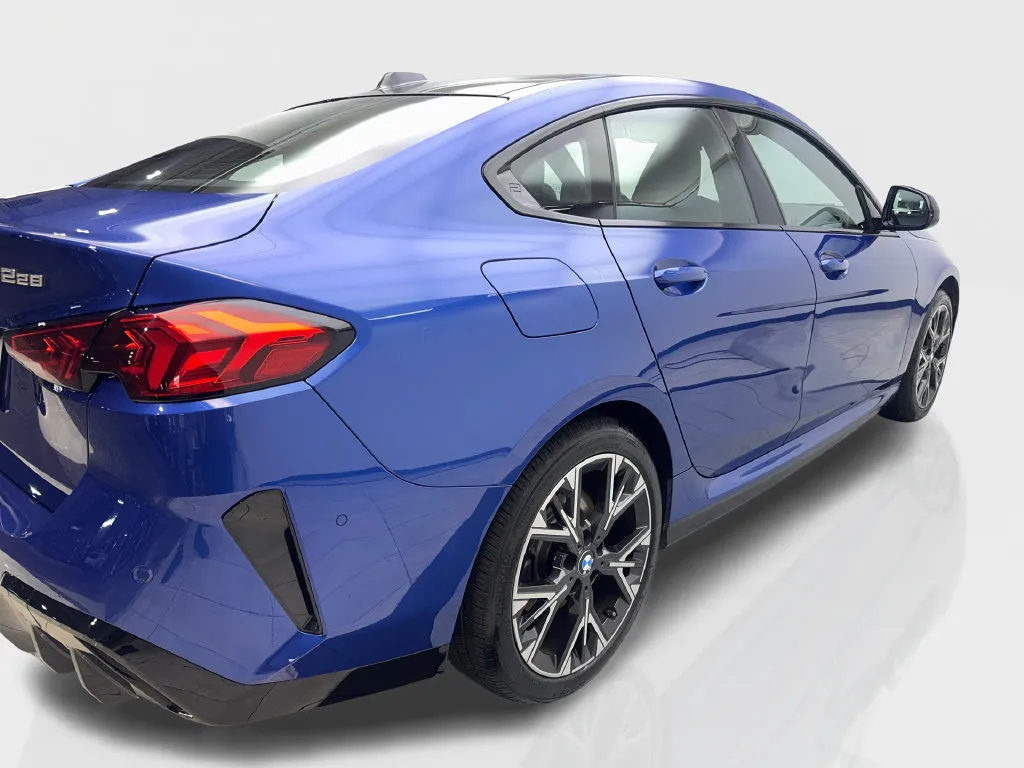 BMW 2 Series photo 15