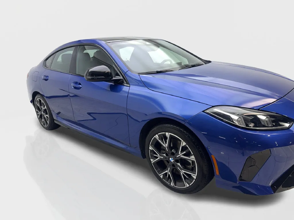 BMW 2 Series photo 14