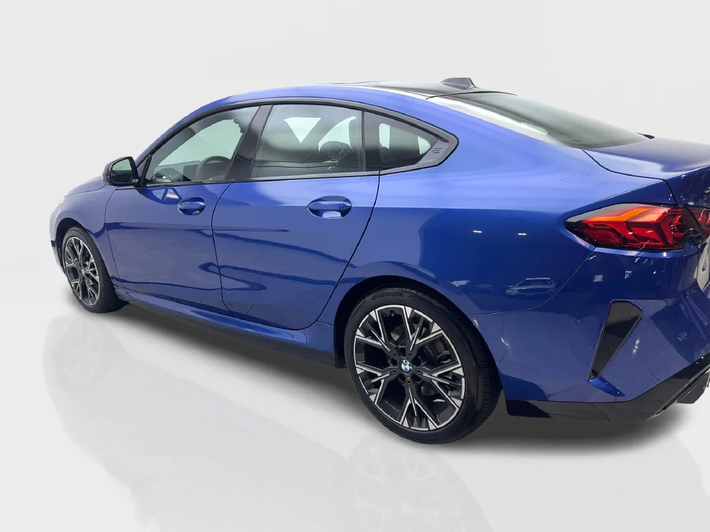 BMW 2 Series photo 16