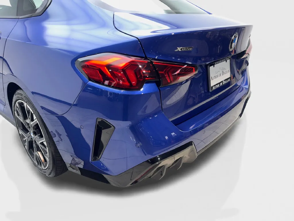 BMW 2 Series photo 21