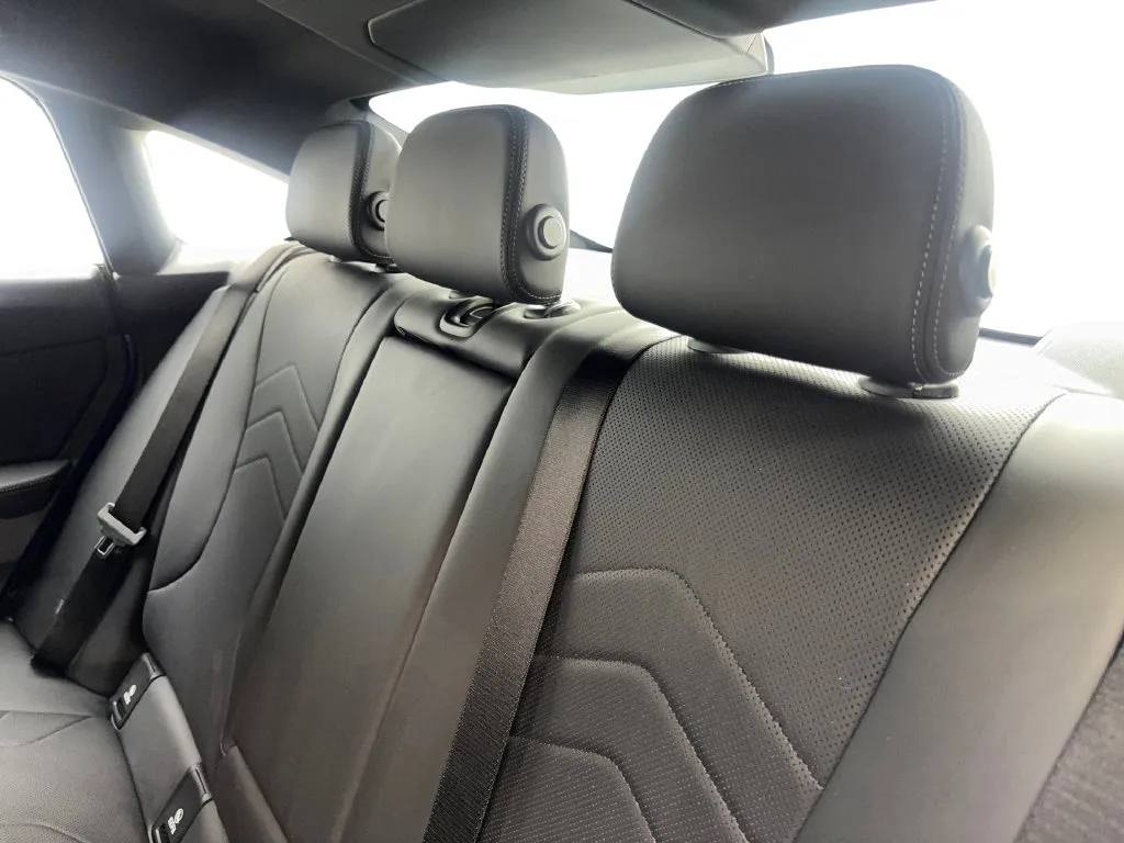 BMW 2 Series photo 37