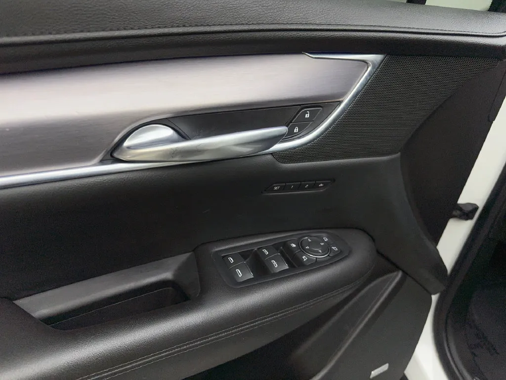 Cadillac XT5 photo 35