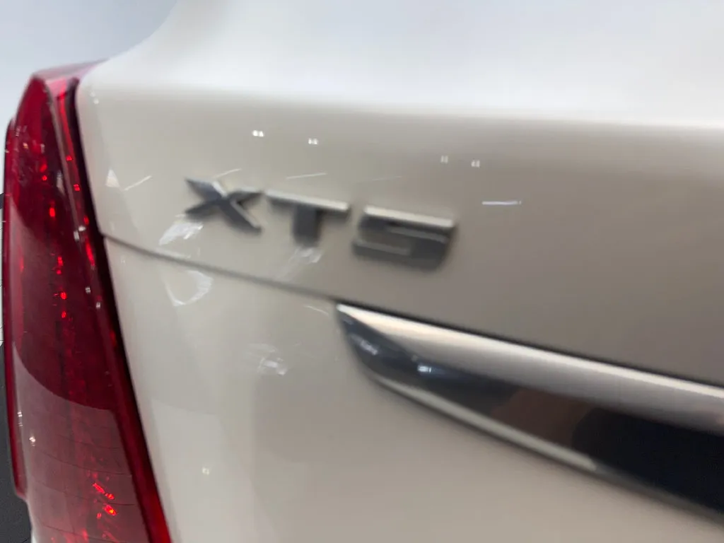 Cadillac XT5 photo 25