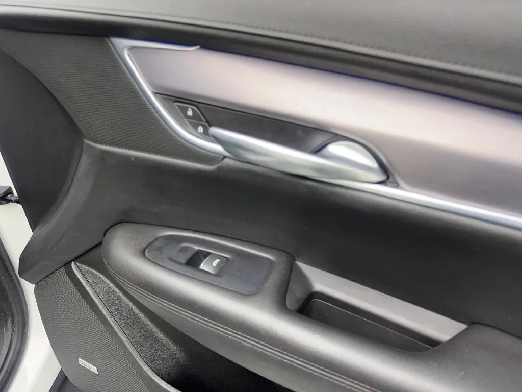 Cadillac XT5 photo 52