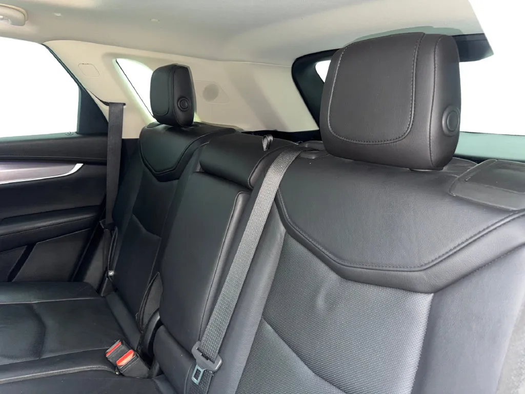Cadillac XT5 photo 37