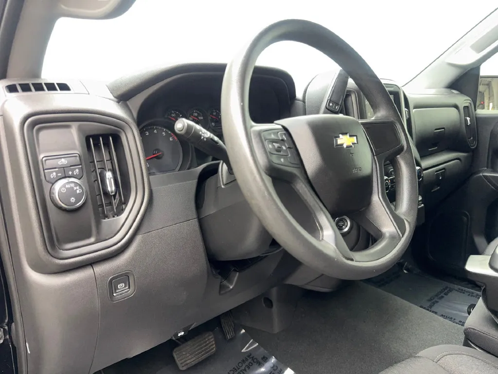 Chevrolet Silverado photo 53