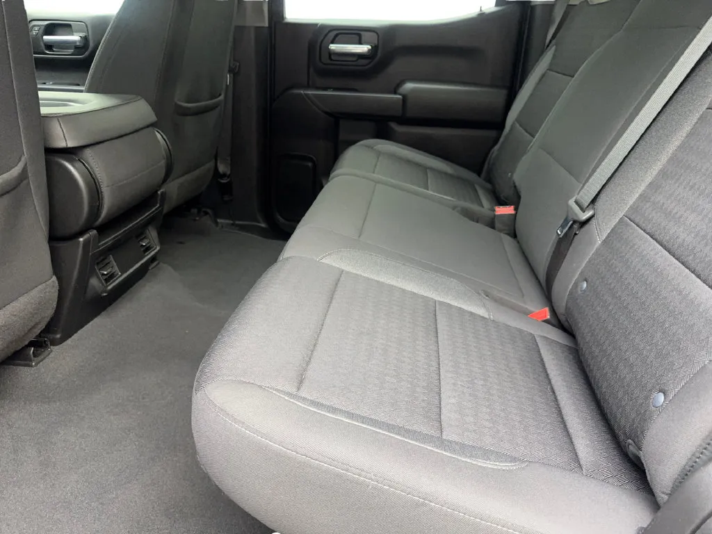 Chevrolet Silverado photo 36